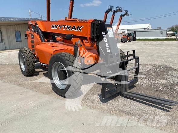 SkyTrak 8042 Teleszkópos rakodók