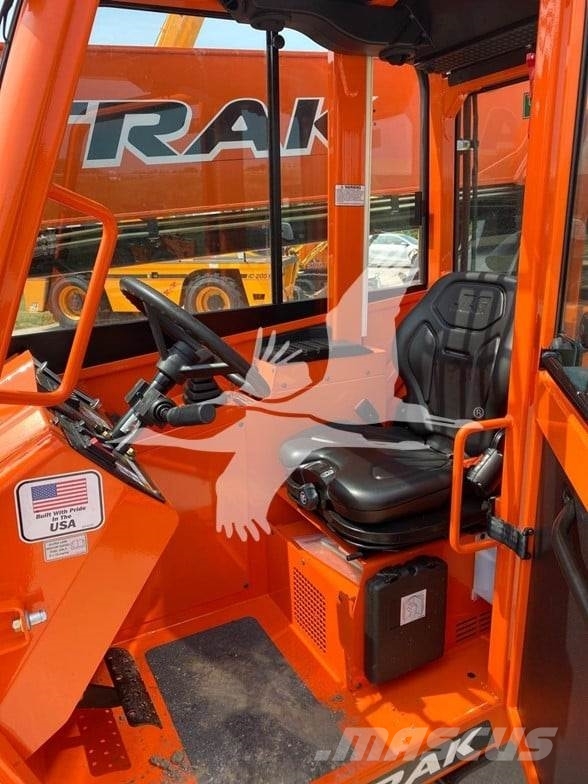 SkyTrak 8042 Telescopic handlers