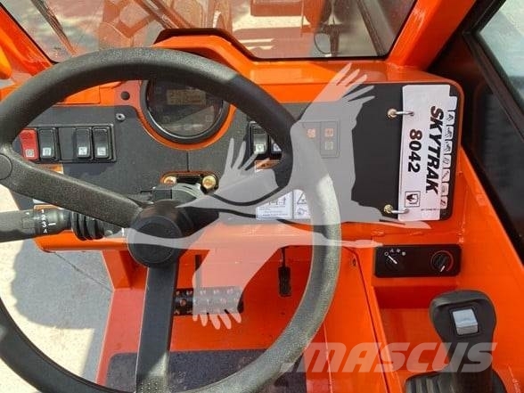 SkyTrak 8042 Teleszkópos rakodók
