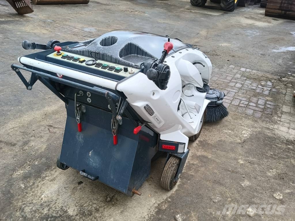 TSM Itala 135 BT street sweeper bezem 24V electric Kehrer