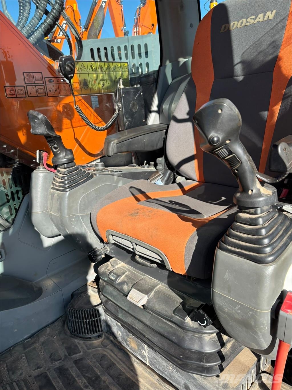 Doosan DX170W-5 Колесни екскаватори