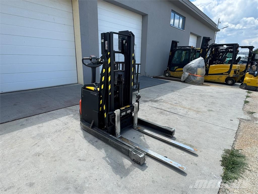 Toyota SWE120XR Stand-in stackers