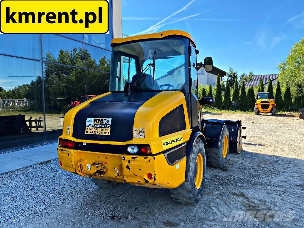 JCB 406 Kolesni nakladalci