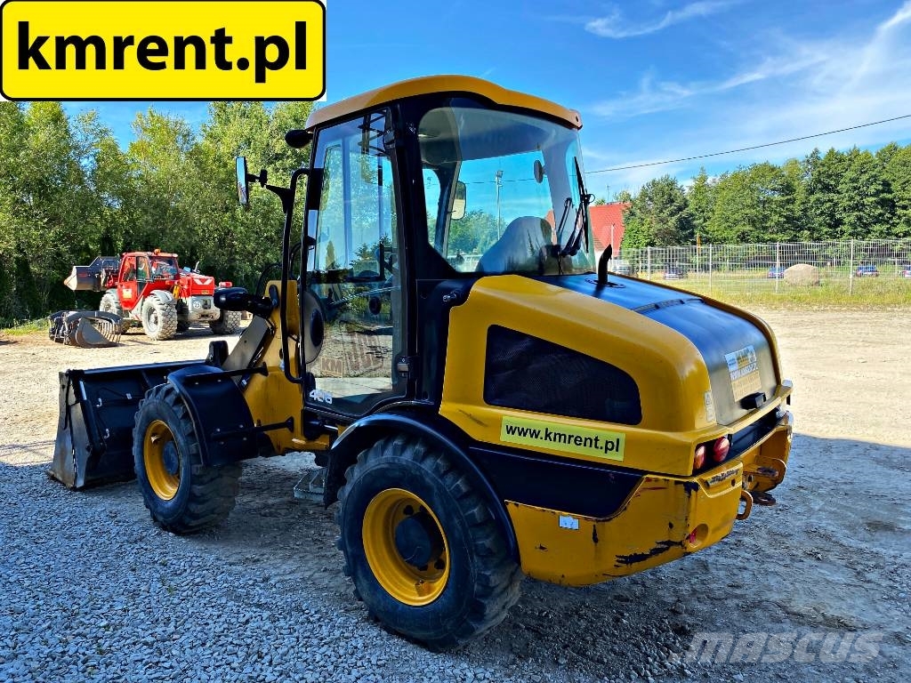 JCB 406 Kolesni nakladalci