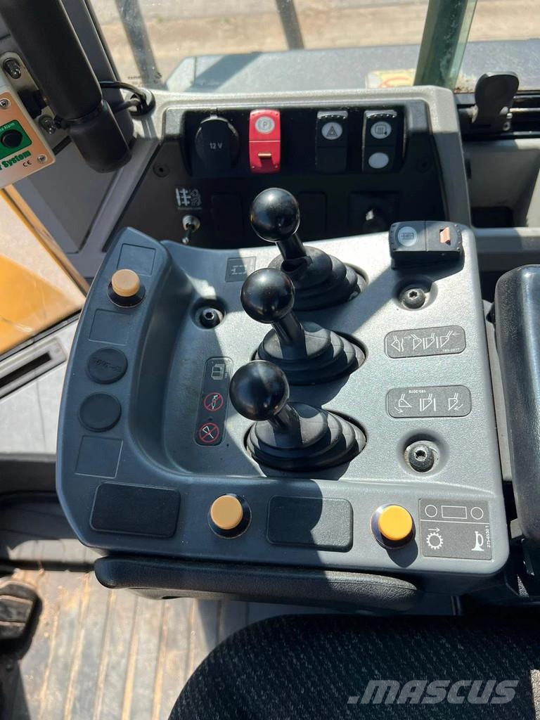 CAT 966M Pyöräkuormaajat