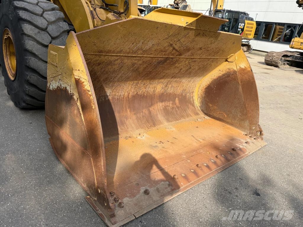 CAT 966M Pyöräkuormaajat