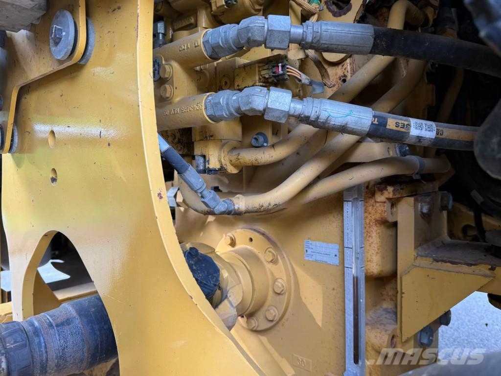 CAT 966M Pyöräkuormaajat
