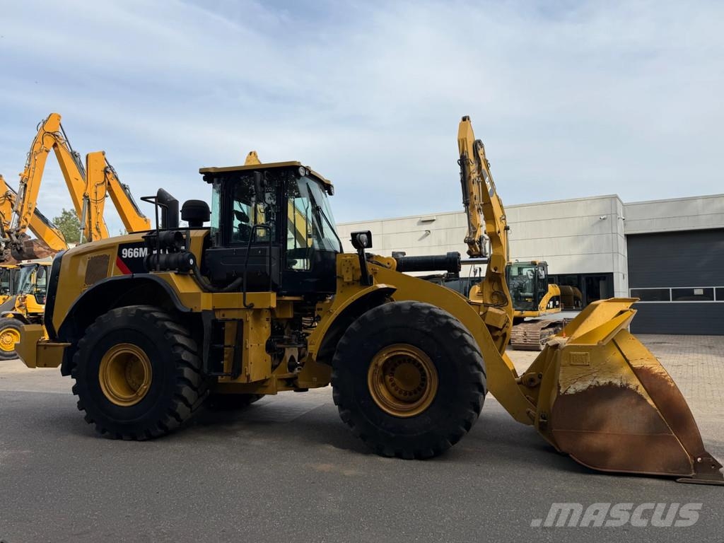 CAT 966M Pyöräkuormaajat