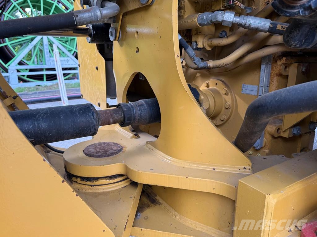 CAT 966M Pyöräkuormaajat