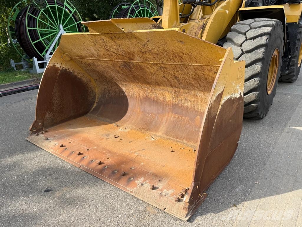 CAT 966M Pyöräkuormaajat