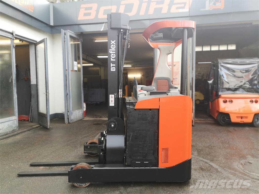 BT RRE 160 Stivuitor cu catarg retractabil