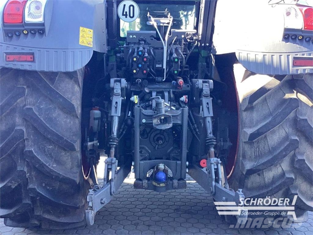 Fendt 824 VARIO S4 PROFI PLUS Tractors