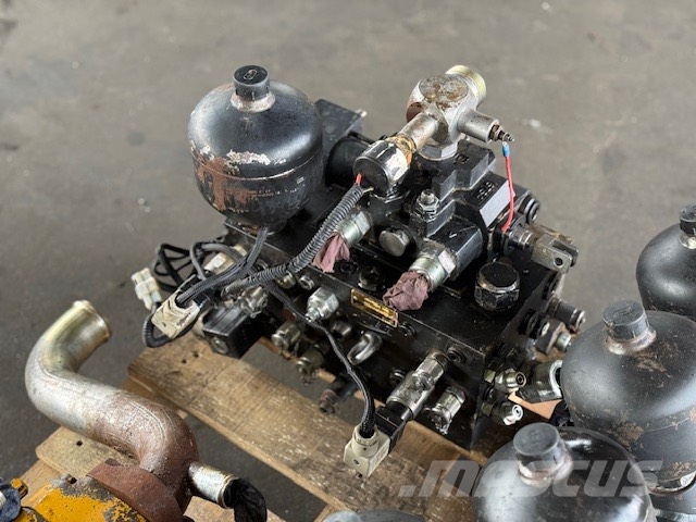 Bell B 25 USED HYDRAULIC PARTS Hidráulicos