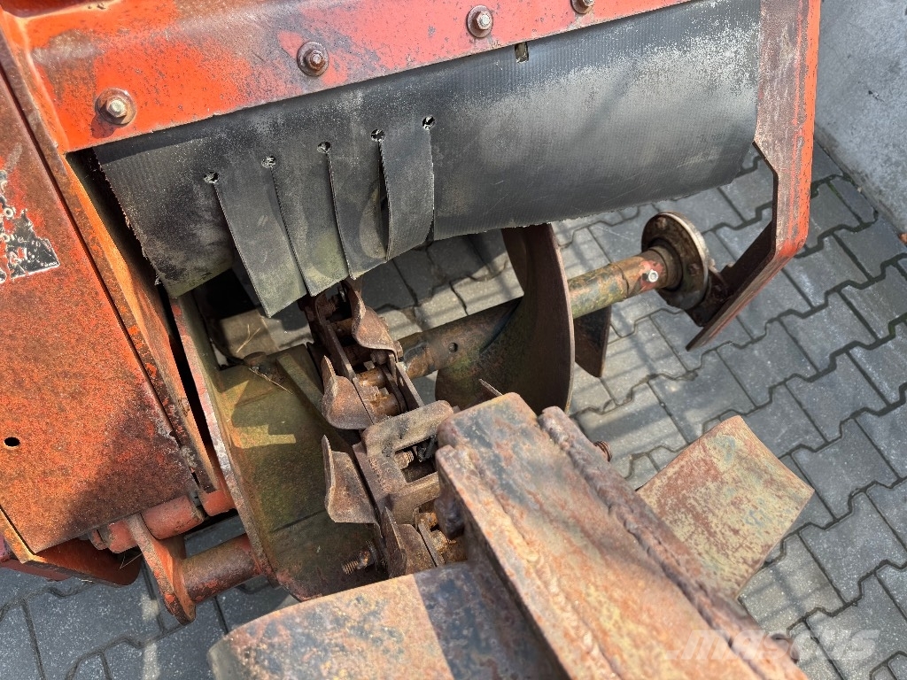 Ditch Witch 3700 DD 掘溝機