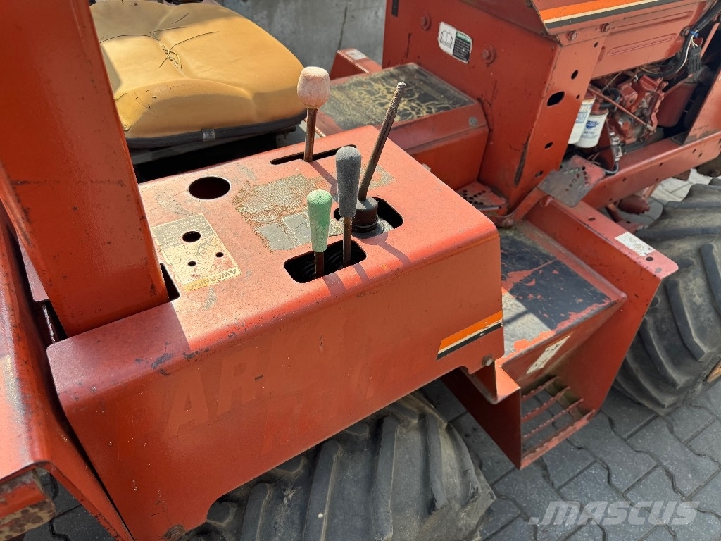 Ditch Witch 3700 DD 掘溝機