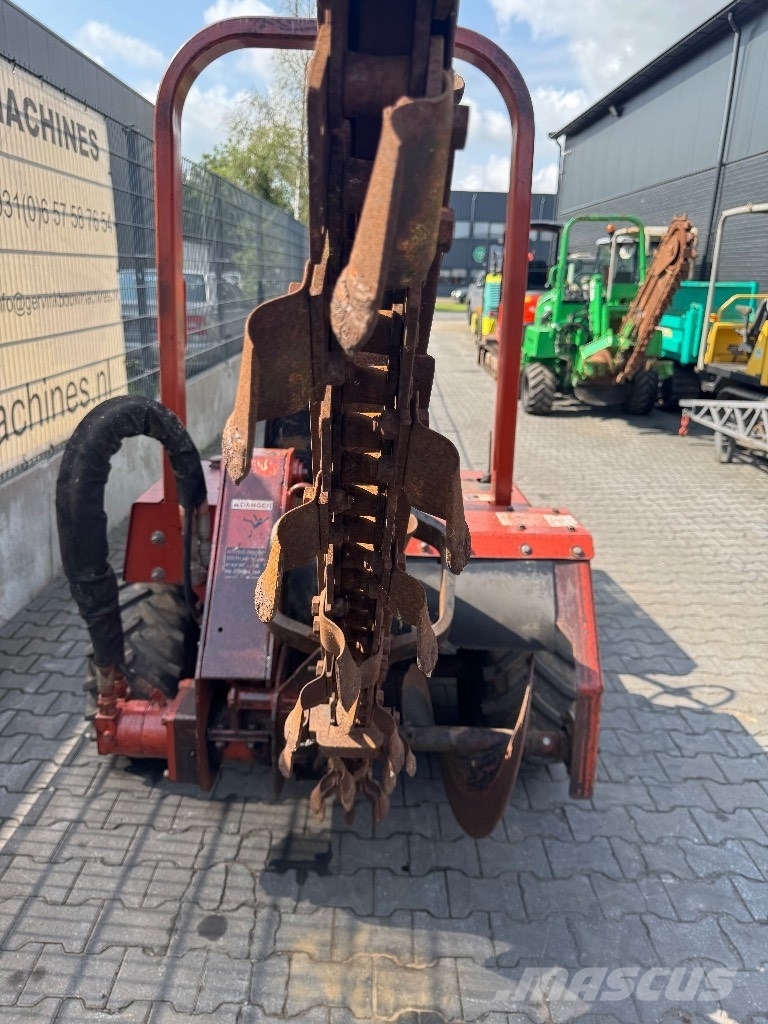 Ditch Witch 3700 DD 掘溝機