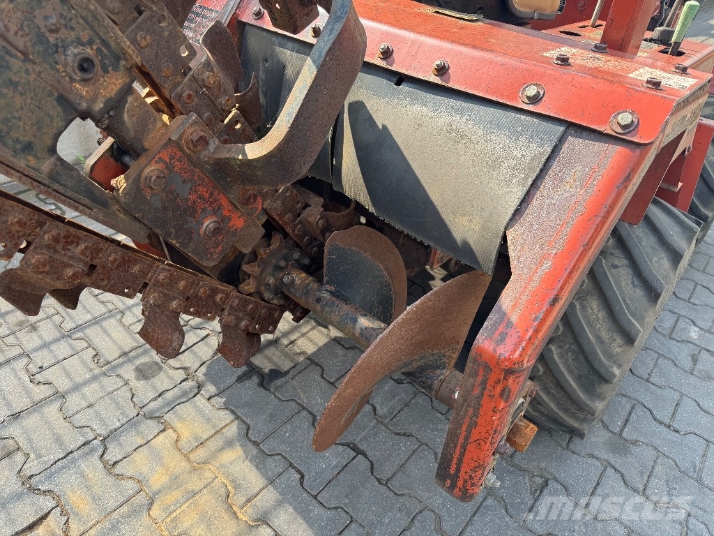 Ditch Witch 3700 DD 掘溝機