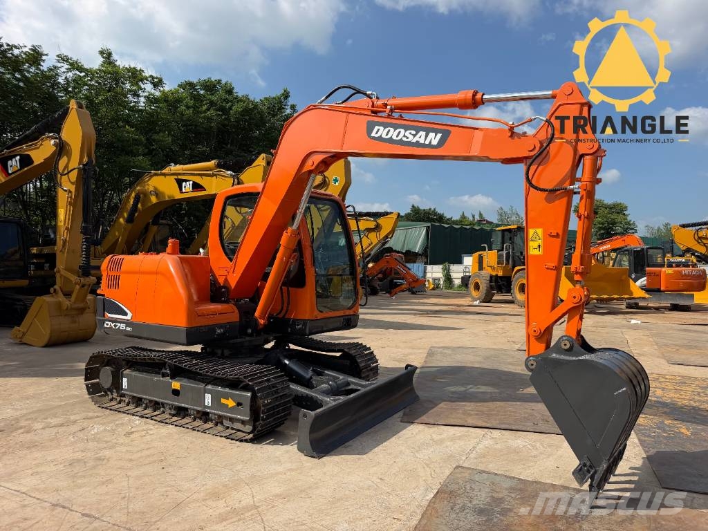 Doosan DX 75 Kāpurķēžu ekskavatori