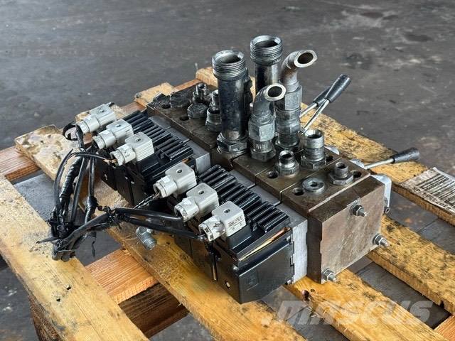 Fintec 1107 used hydraulic valve PARKER DANFOSS Гидравлическая система