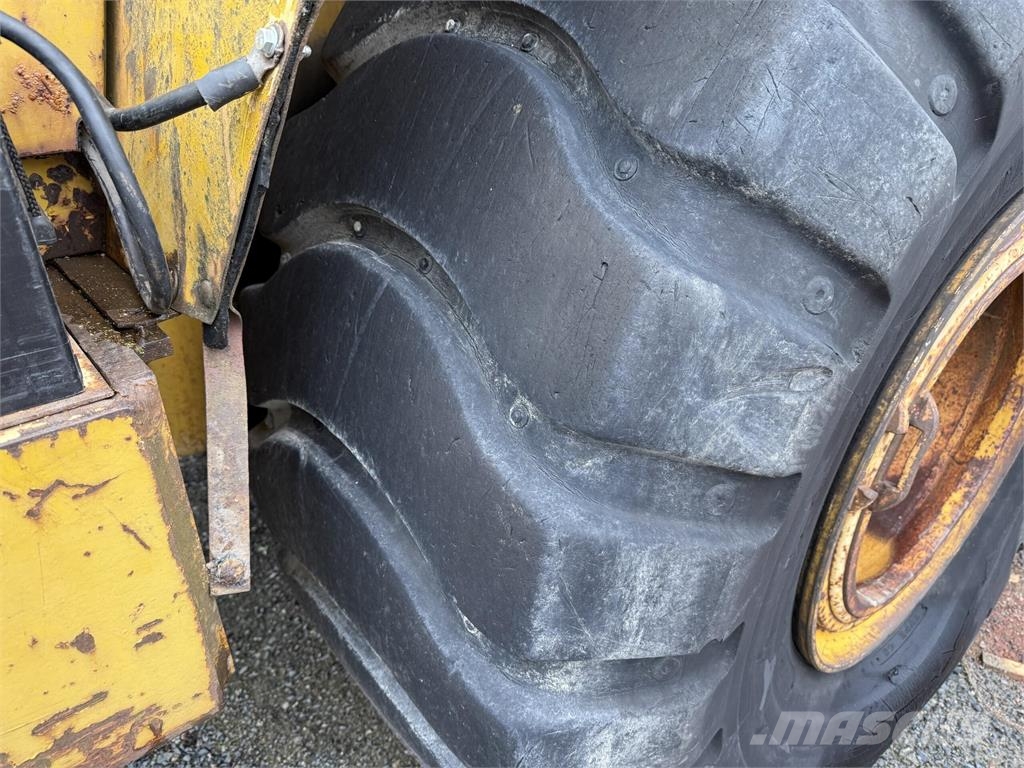 Hanomag C66 Gumikerekes homlokrakodók