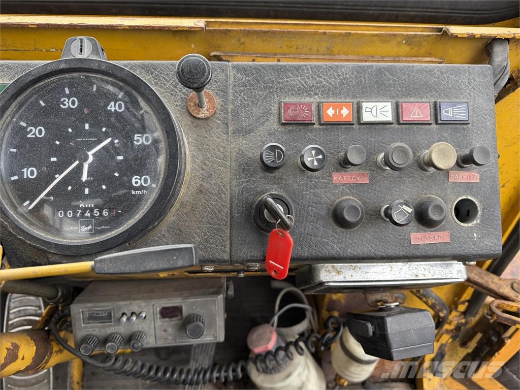Hanomag C66 Gumikerekes homlokrakodók