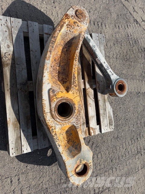 Liebherr L 566/L576/L580 BUCKET LINK Kopad