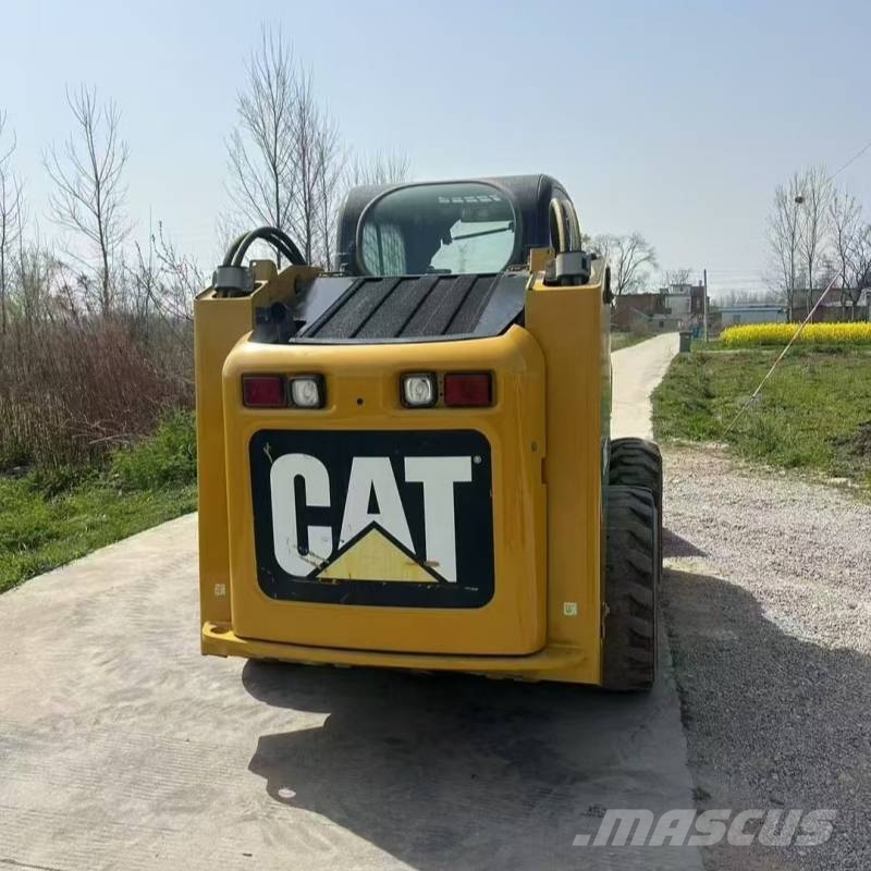 CAT 246 C Mini Pale Gommate