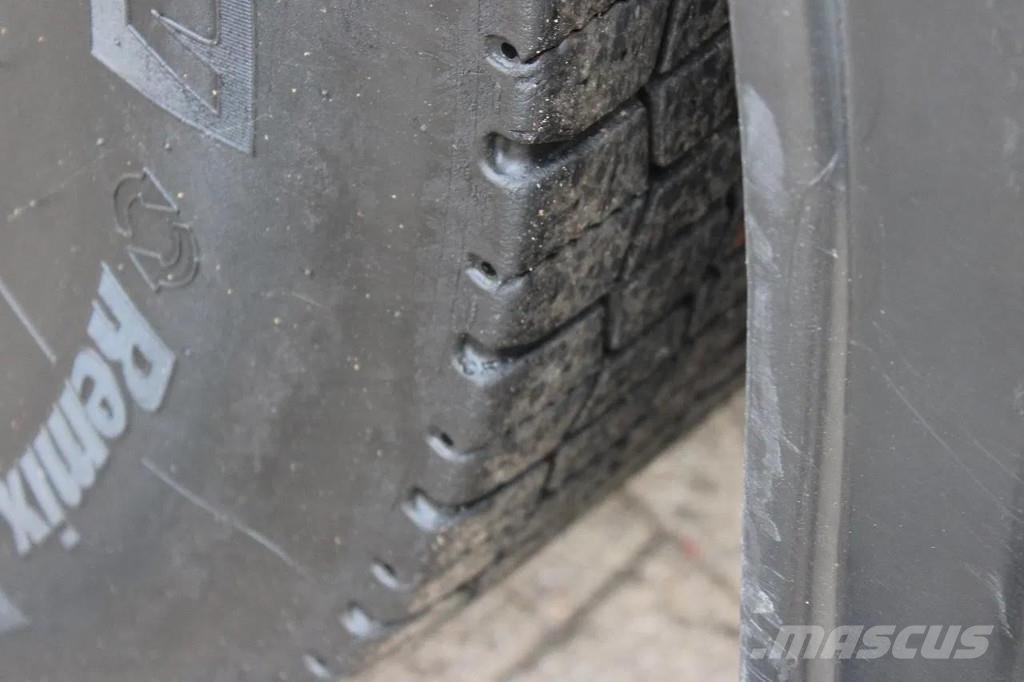 Iveco Stralis 330 + EURO 6 + NICE TRUCK + 19T شاحنات ذات هيكل صندوقي