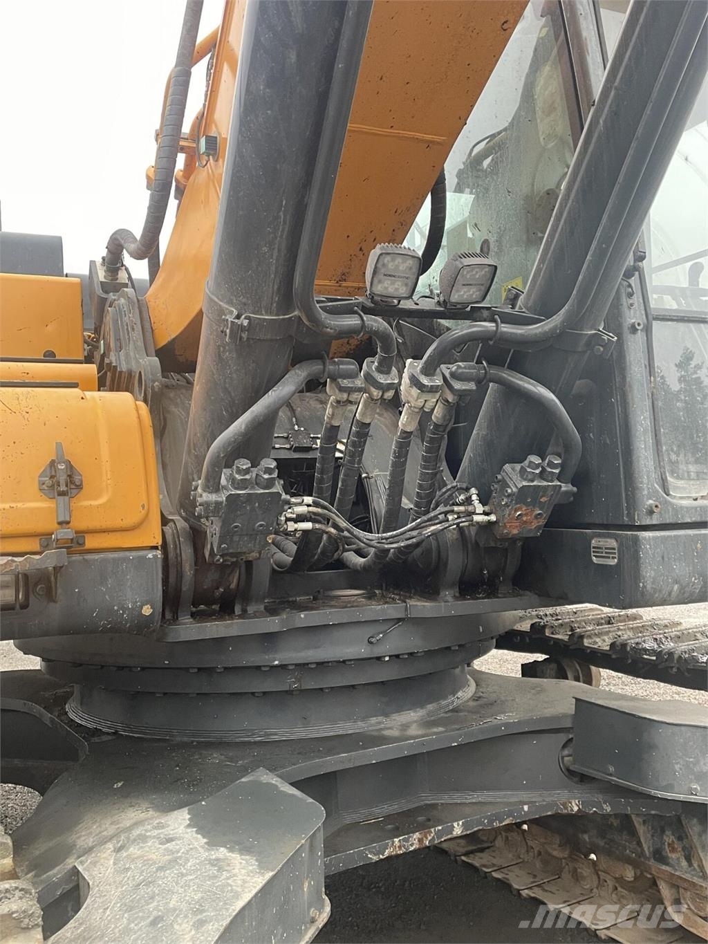Hyundai HX520L Crawler excavators