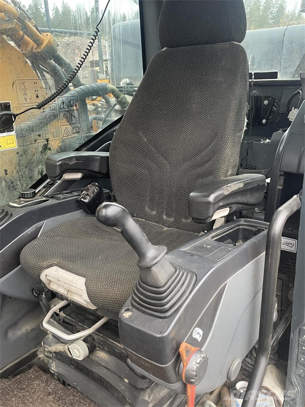 Hyundai HX520L Crawler excavators