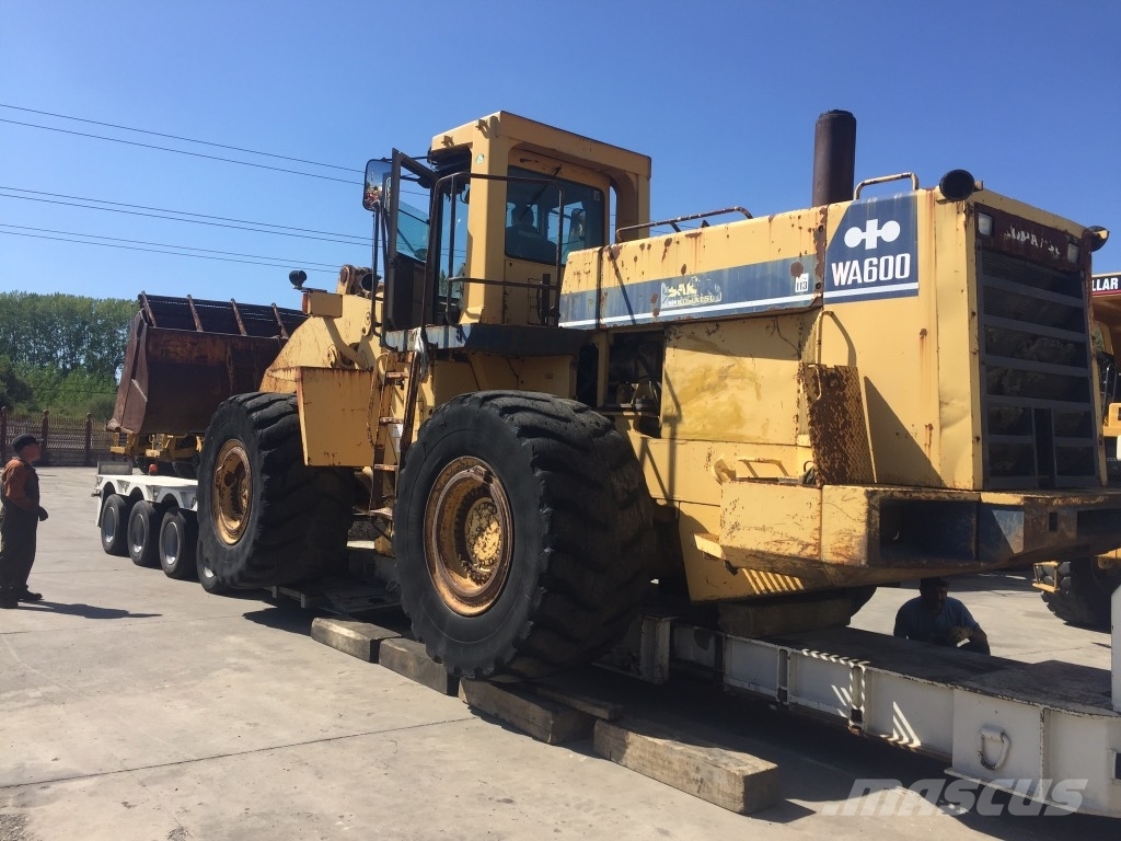 Komatsu WA600-1 لوادر بعجل