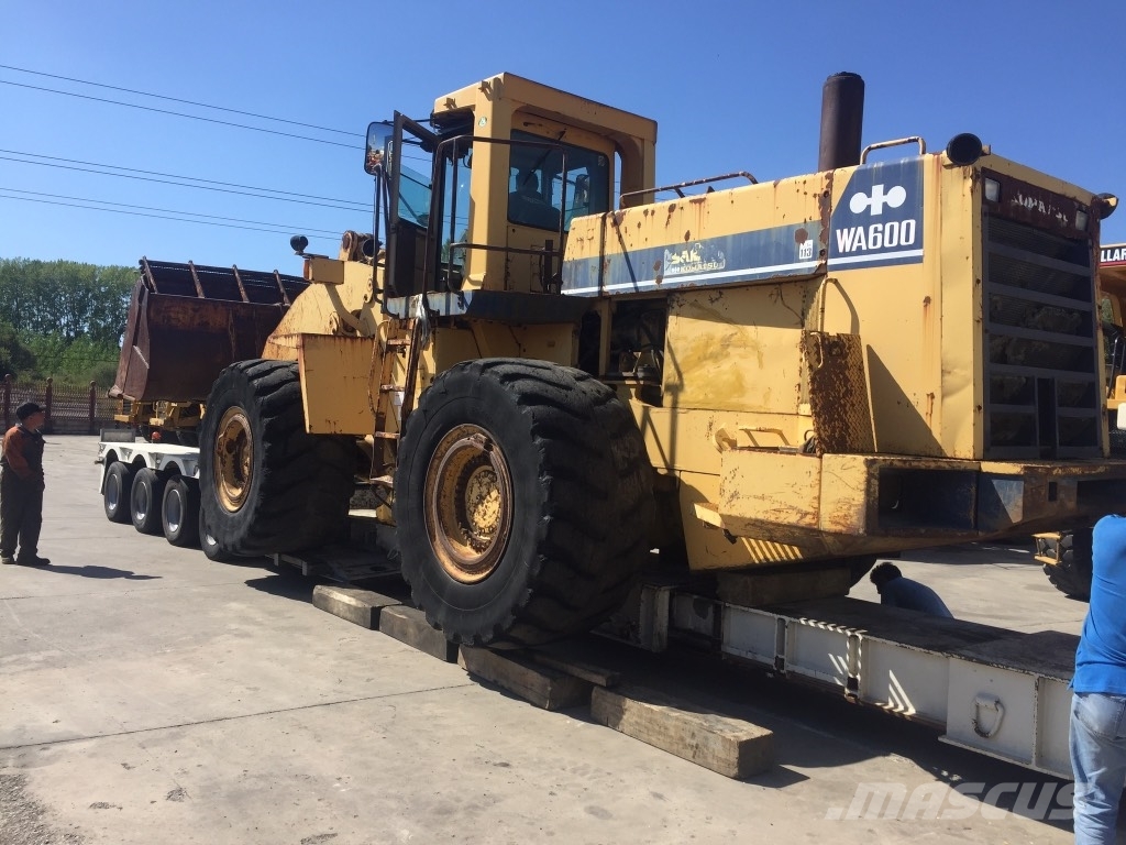Komatsu WA600-1 لوادر بعجل