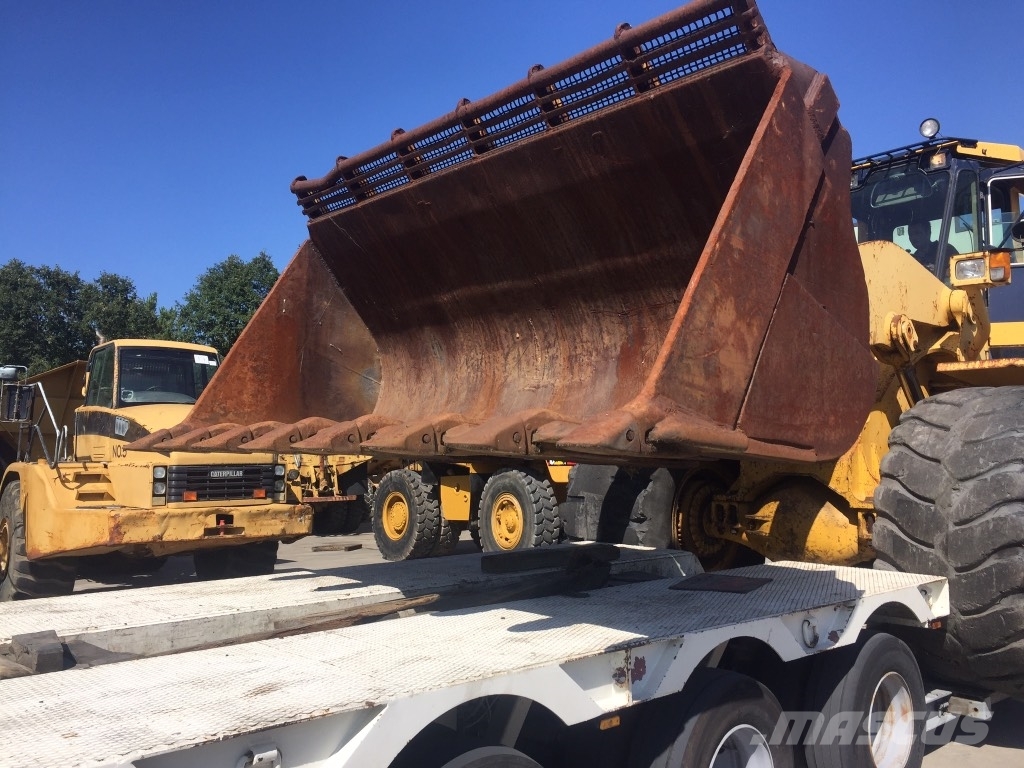 Komatsu WA600-1 لوادر بعجل