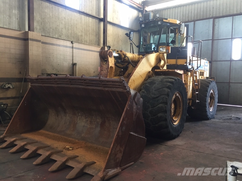 Komatsu WA600-1 لوادر بعجل