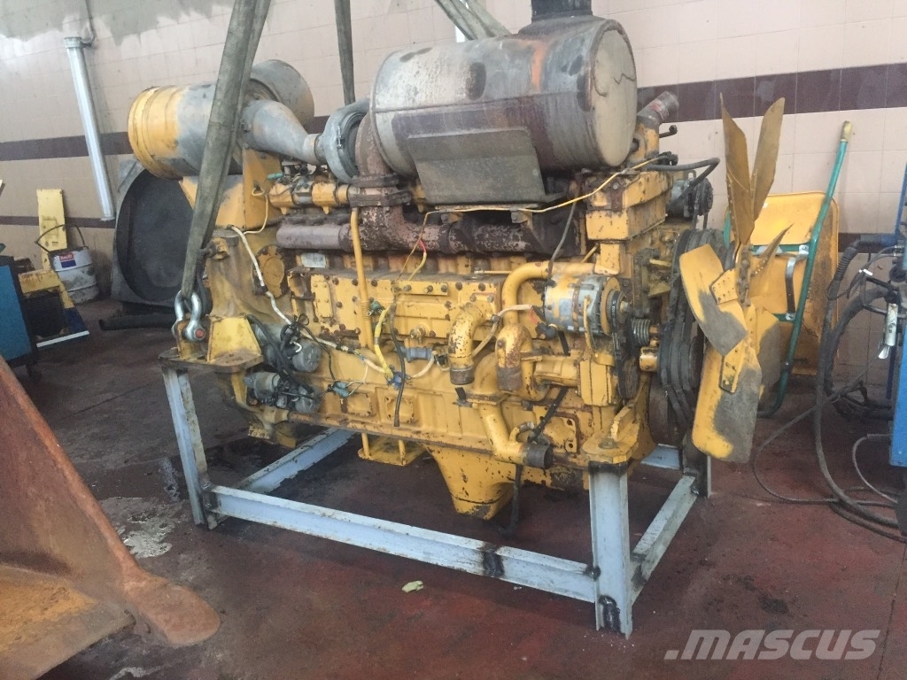 Komatsu WA600-1 لوادر بعجل