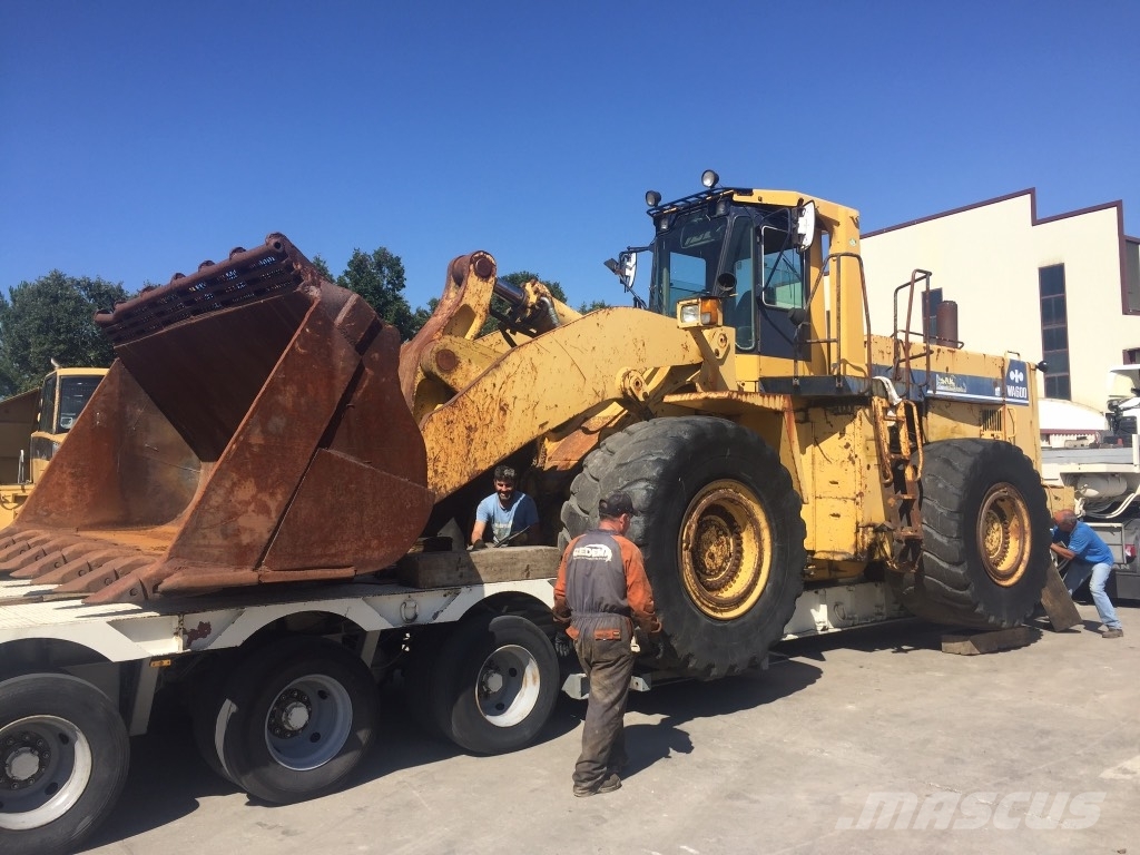 Komatsu WA600-1 لوادر بعجل