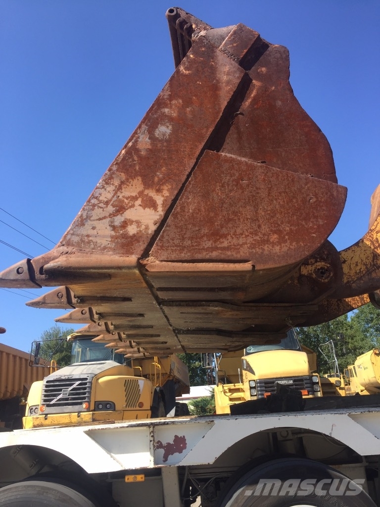 Komatsu WA600-1 لوادر بعجل