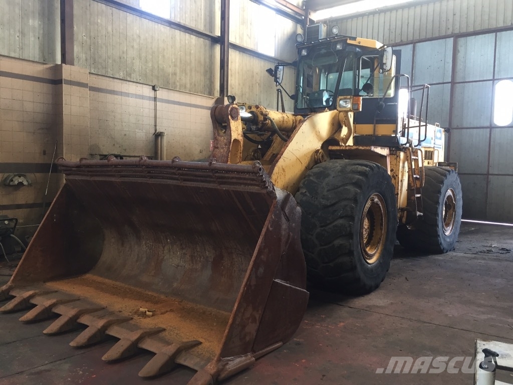 Komatsu WA600-1 لوادر بعجل