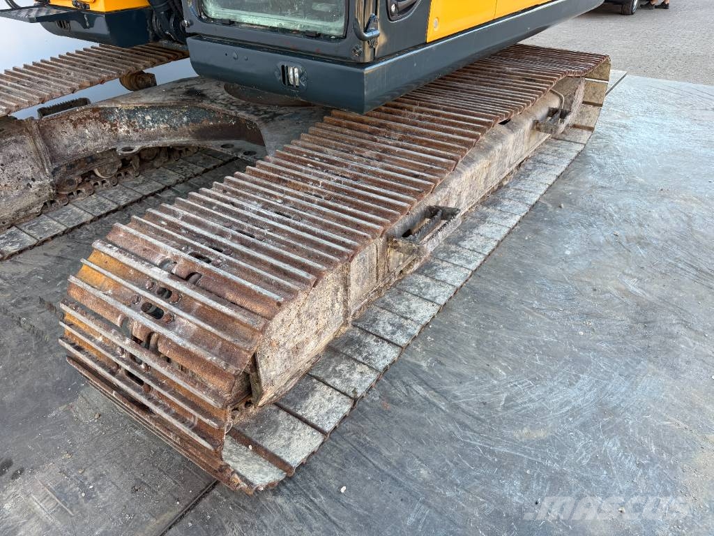 Hyundai HX220L - 360° Camera / Automatic Greasing Rupsgraafmachines