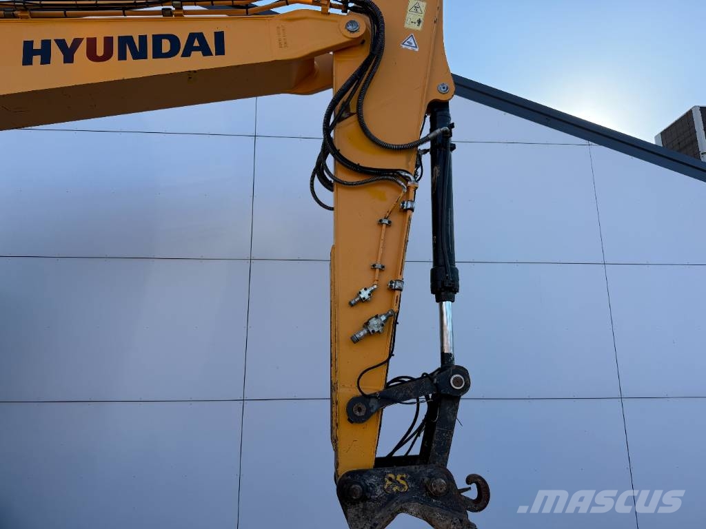 Hyundai HX220L - 360° Camera / Automatic Greasing Rupsgraafmachines
