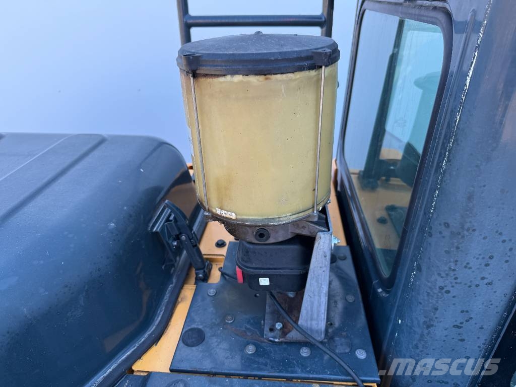Hyundai HX220L - 360° Camera / Automatic Greasing Rupsgraafmachines