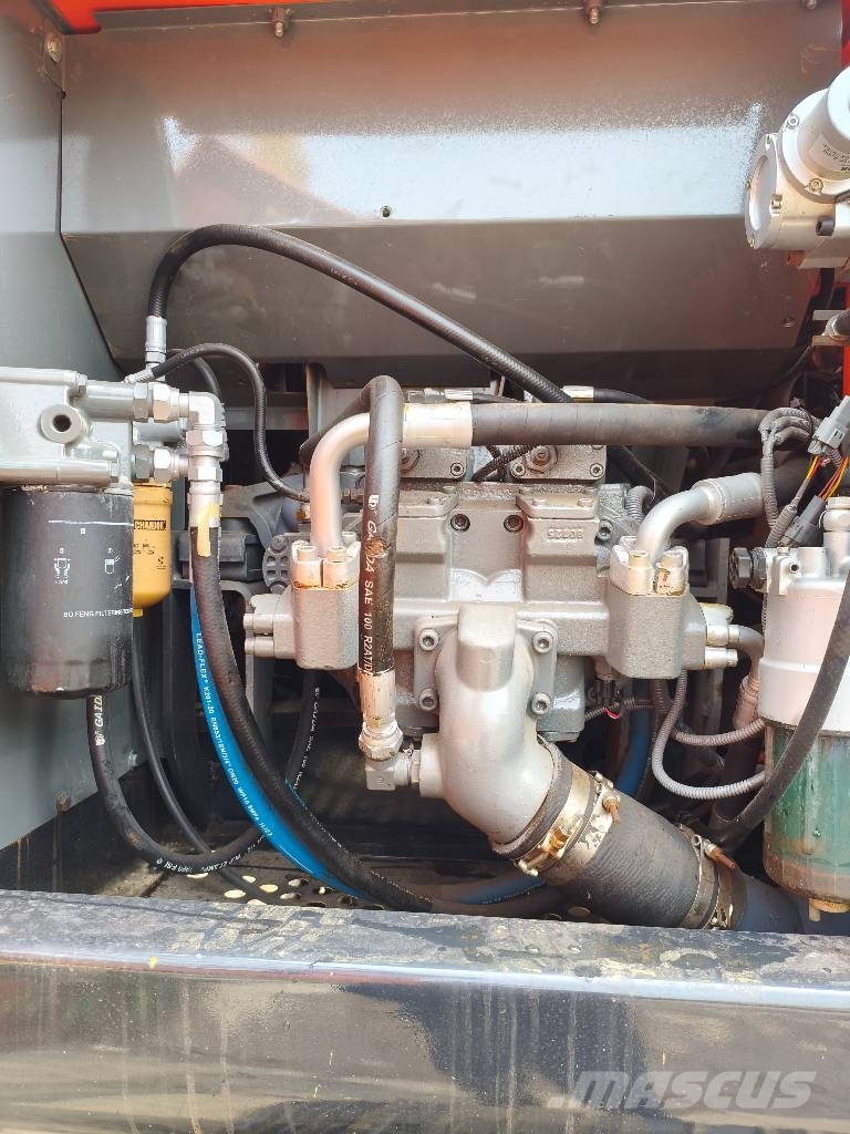 Hitachi ZX 200 履带挖掘机
