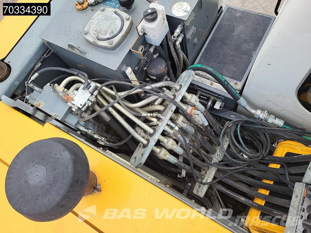 Liebherr A 914 Compact Select حفارات بعجل