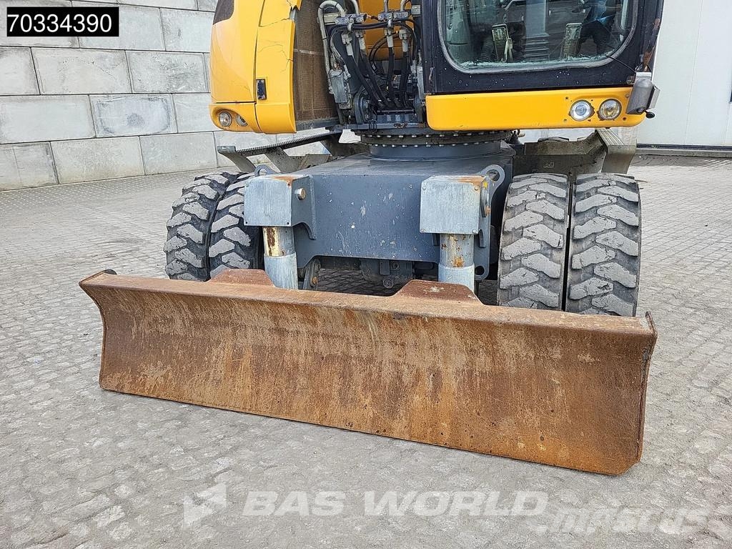 Liebherr A 914 Compact Select حفارات بعجل