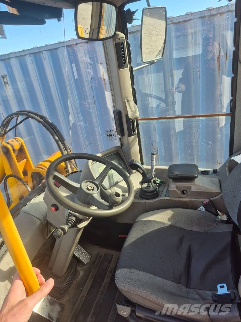 JCB 416 HT Incarcator pe pneuri