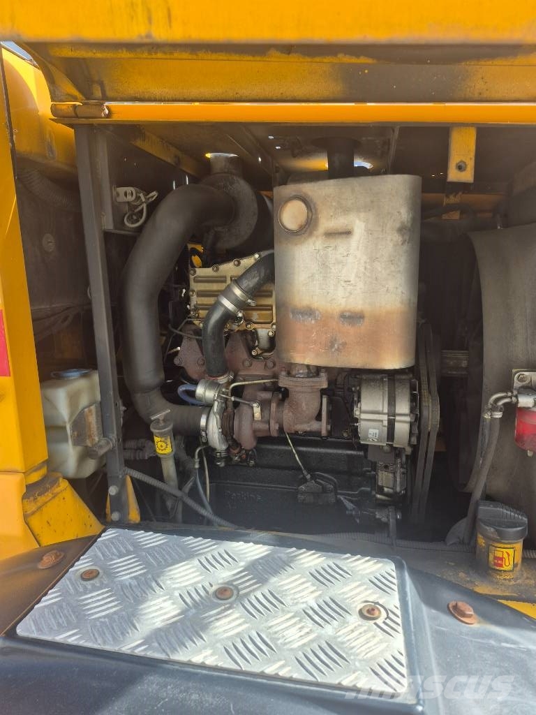 JCB 416 HT Incarcator pe pneuri