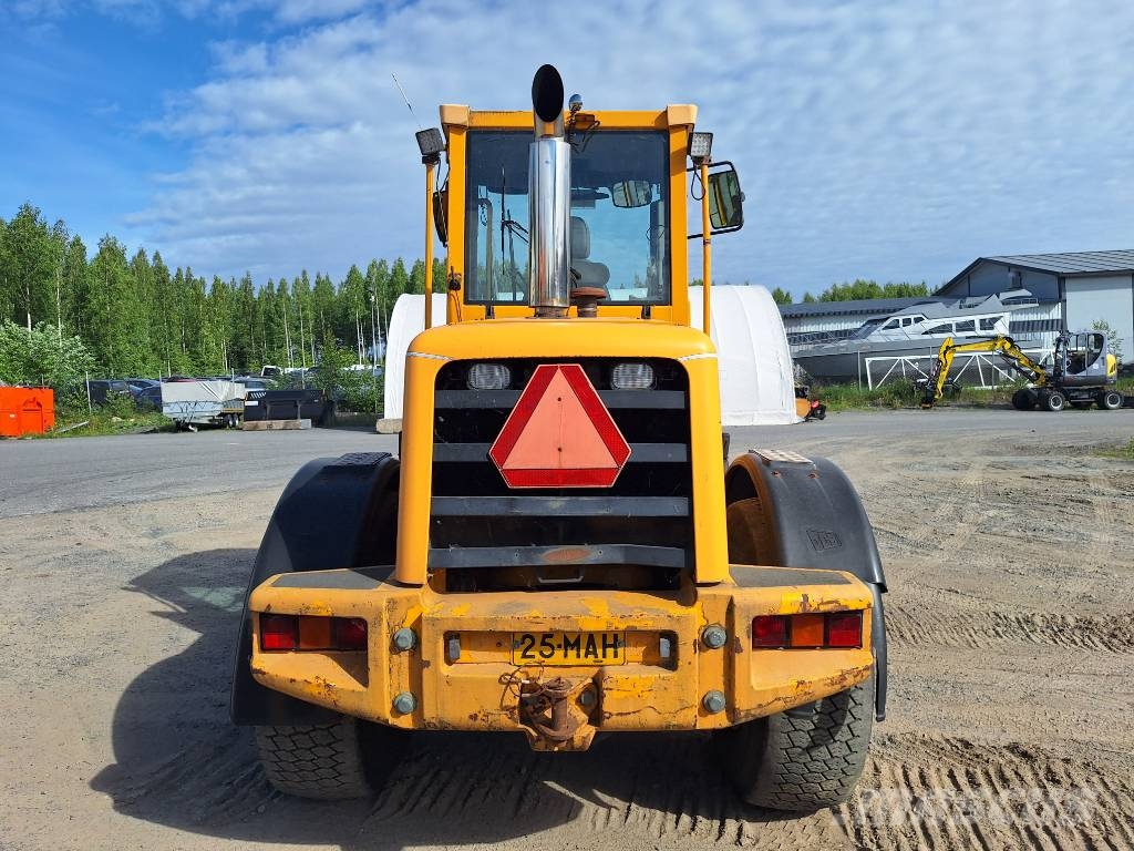 JCB 416 HT Incarcator pe pneuri