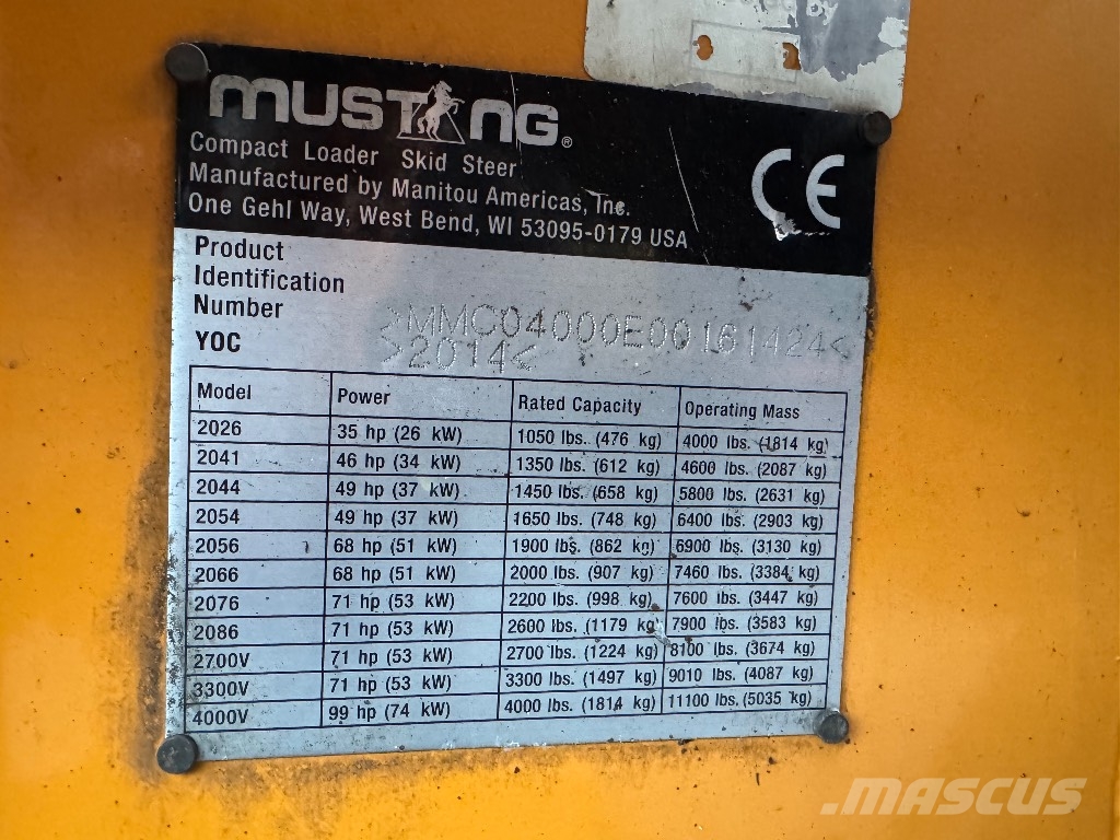 Mustang 4000 V لوادر انزلاقية التوجيه