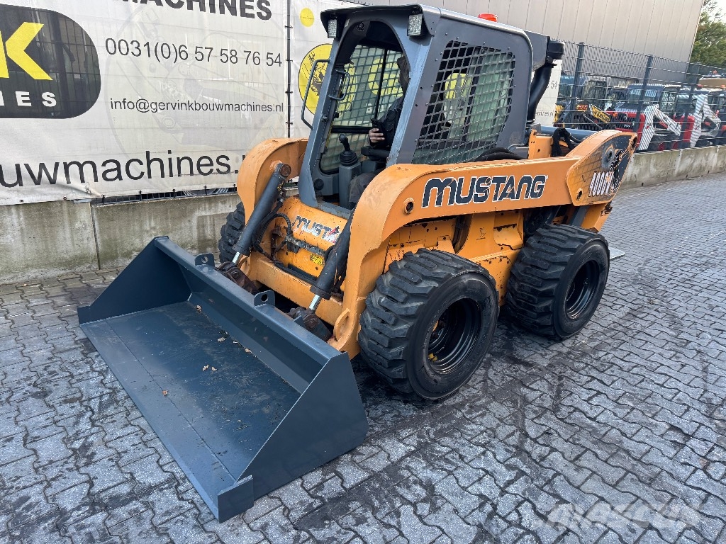 Mustang 4000 V لوادر انزلاقية التوجيه