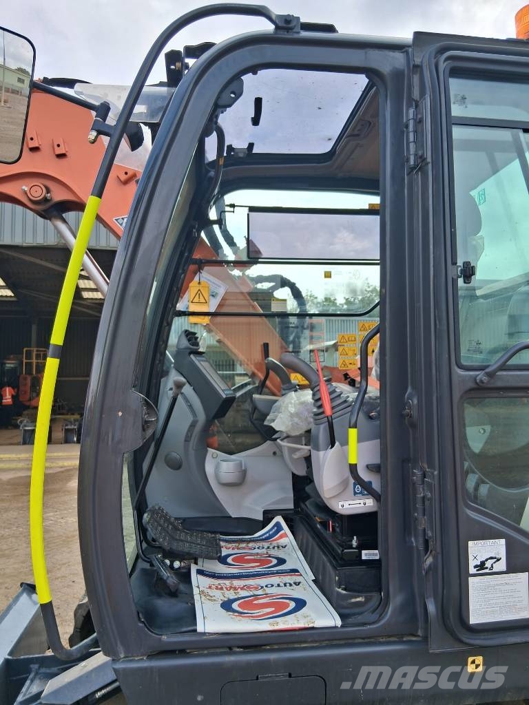 Hitachi ZE85 Közepes (midi) kotrók 7 t - 12 t